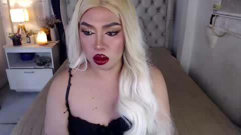 Snapshot of lovelymarie69 chatting on 01/12/25, 08:03 Rebeca online show from 01/12/25, 08:03