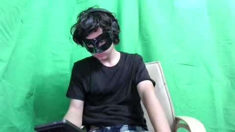 Snapshot of lovelyowner chatting on 01/02/25, 02:43 .com online show from 01/02/25, 02:43