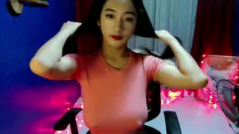 Snapshot of lovelypetite143 chatting on 05/17/26, 02:02 lovelypetite143 online show from 05/17/26, 02:02