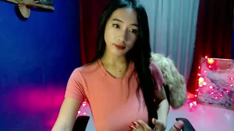 Snapshot of lovelypetite143 chatting on 05/25/26, 03:29 lovelypetite143 online show from 05/25/26, 03:29