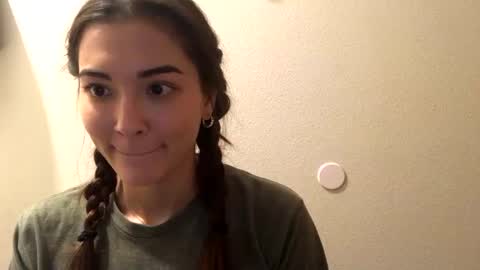 Snapshot of lovelyqueenaria chatting on 12/17/24, 10:22 Queen Aria  online show from 12/17/24, 10:22