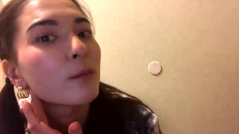 Snapshot of lovelyqueenaria chatting on 12/19/24, 09:06 Queen Aria  online show from 12/19/24, 09:06