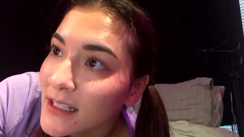 Snapshot of lovelyqueenaria chatting on 01/01/25, 11:40 Queen Aria  online show from 01/01/25, 11:40