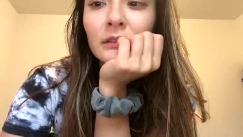 Snapshot of lovelyqueenaria chatting on 10/25/25, 06:35 Queen Aria  online show from 10/25/25, 06:35