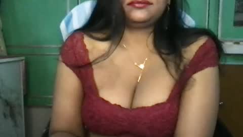 Snapshot of lovelyrose36 chatting on 06/19/26, 01:32 lovelyrose36 online show from 06/19/26, 01:32