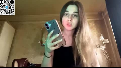 Snapshot of lovelysilk_63 chatting on 05/17/26, 07:17 ELA online show from 05/17/26, 07:17