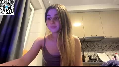 Snapshot of lovelysilk_63 chatting on 06/15/26, 06:21 ELA online show from 06/15/26, 06:21