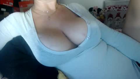 lovelywoman22 online show from 12/15/24, 04:26