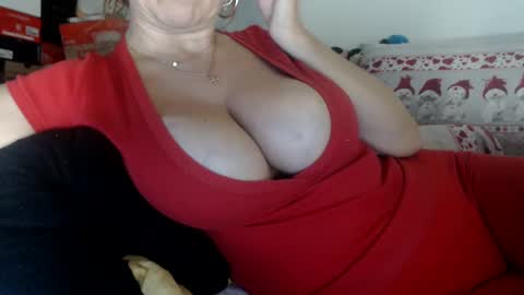 lovelywoman22 online show from 12/31/24, 04:04