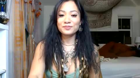 Snapshot of lovelyxmacii chatting on 11/17/25, 01:55 lovelyxmacii online show from 11/17/25, 01:55
