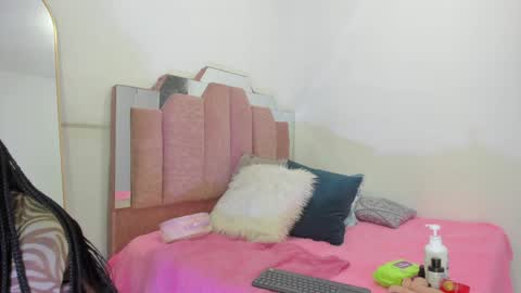 L O V E  online show from 01/25/25, 11:34