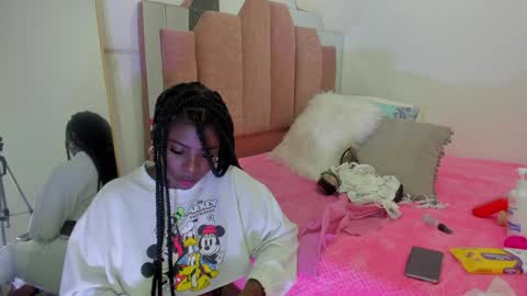 L O V E  online show from 02/01/25, 11:43