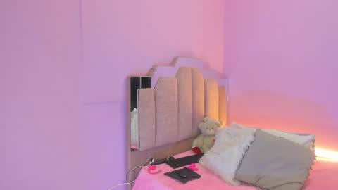 L O V E  online show from 09/10/25, 11:32