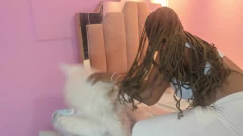 L O V E  online show from 11/20/25, 12:05