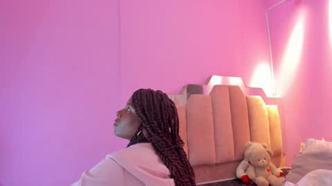 L O V E  online show from 11/30/25, 11:58