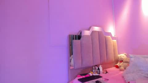 L O V E  online show from 12/04/25, 12:03