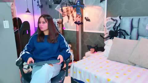 Snapshot of lovequinn_mjs chatting on 10/29/25, 07:59 Love online show from 10/29/25, 07:59