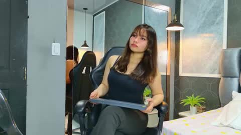 Snapshot of lovequinn_mjs chatting on 11/04/25, 08:30 Love online show from 11/04/25, 08:30