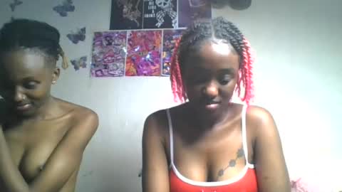 Snapshot of lovers_oncam chatting on 07/03/26, 07:09 RedJoy online show from 07/03/26, 07:09