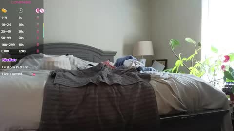 LoveSaraChristine online show from 10/21/25, 06:52