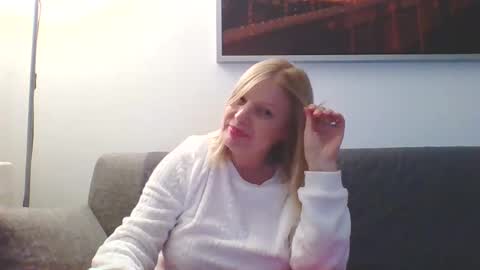 Snapshot of lovestar544963 chatting on 12/03/24, 09:34 Marlyn online show from 12/03/24, 09:34