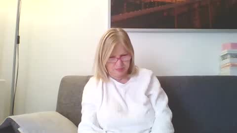 Snapshot of lovestar544963 chatting on 12/18/24, 02:17 Marlyn online show from 12/18/24, 02:17