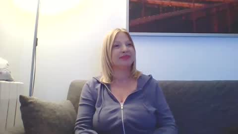 Snapshot of lovestar544963 chatting on 01/20/25, 11:21 Marlyn online show from 01/20/25, 11:21