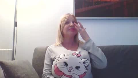 Snapshot of lovestar544963 chatting on 01/24/25, 11:45 Marlyn online show from 01/24/25, 11:45