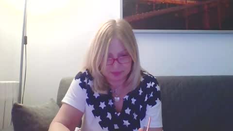 Snapshot of lovestar544963 chatting on 01/27/25, 03:39 Marlyn online show from 01/27/25, 03:39