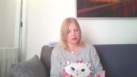 Snapshot of lovestar544963 chatting on 01/30/25, 12:59 Marlyn online show from 01/30/25, 12:59