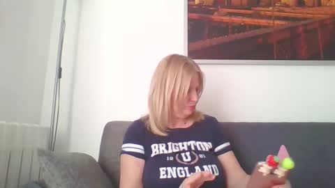 Snapshot of lovestar544963 chatting on 02/04/25, 02:43 Marlyn online show from 02/04/25, 02:43