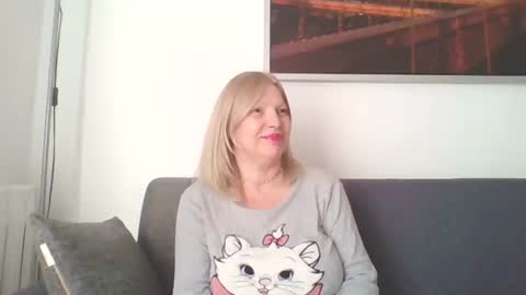 Snapshot of lovestar544963 chatting on 02/20/25, 02:57 Marlyn online show from 02/20/25, 02:57