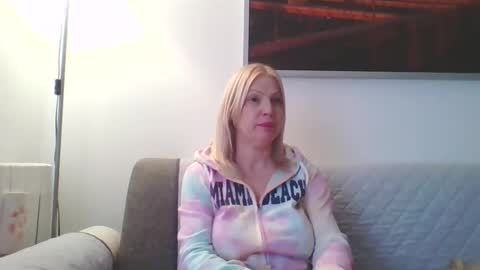 Snapshot of lovestar544963 chatting on 02/14/26, 02:36 Marlyn online show from 02/14/26, 02:36