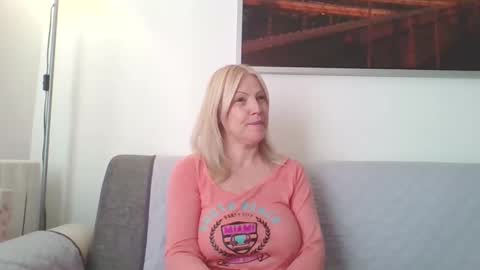 Snapshot of lovestar544963 chatting on 02/21/26, 02:18 Marlyn online show from 02/21/26, 02:18