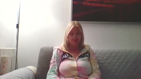 Snapshot of lovestar544963 chatting on 04/03/26, 11:03 Marlyn online show from 04/03/26, 11:03