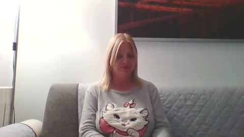 Snapshot of lovestar544963 chatting on 04/22/26, 10:22 Marlyn online show from 04/22/26, 10:22