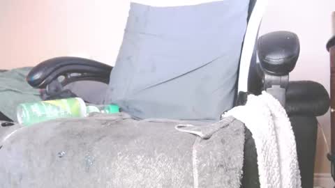 lovetobeused online show from 11/28/25, 06:16