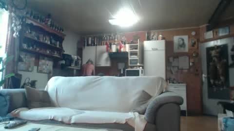 Snapshot of lovetobenaked10 chatting on 04/20/26, 02:09 aaron online show from 04/20/26, 02:09