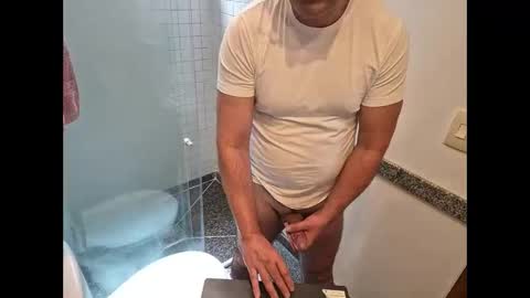 Snapshot of lovetobeseen1000 chatting on 03/27/26, 02:28 Lovetobeseen online show from 03/27/26, 02:28