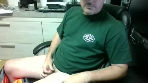 Snapshot of lovetofps chatting on 12/21/25, 05:53 Love2Game online show from 12/21/25, 05:53