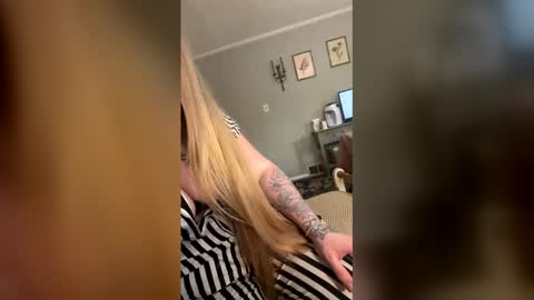 Snapshot of lovetubes1 chatting on 04/26/26, 11:02 lovetubes1 online show from 04/26/26, 11:02