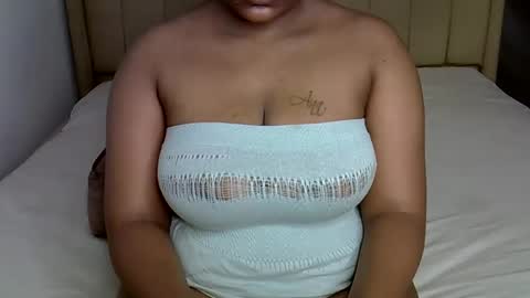 Snapshot of loveydivah chatting on 10/21/25, 02:45 loveydivah online show from 10/21/25, 02:45