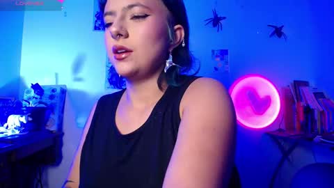 Snapshot of loving_alma chatting on 11/06/25, 04:13 loving_alma online show from 11/06/25, 04:13