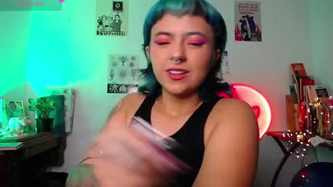 Snapshot of loving_alma chatting on 11/24/25, 02:11 loving_alma online show from 11/24/25, 02:11