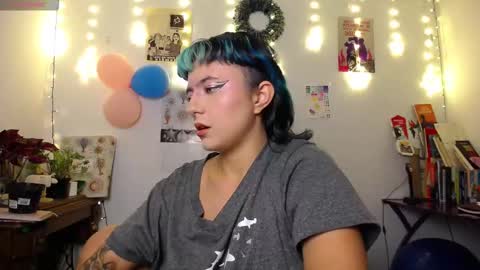 Snapshot of loving_alma chatting on 12/21/25, 01:57 loving_alma online show from 12/21/25, 01:57