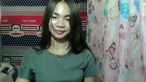 Snapshot of loving_rhean chatting on 05/20/26, 04:07 loving_rhean online show from 05/20/26, 04:07