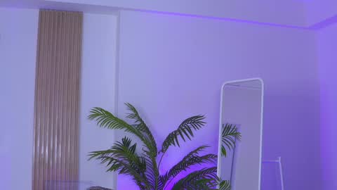 Nora online show from 01/10/25, 04:44