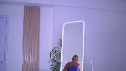 Nora online show from 02/09/25, 04:46