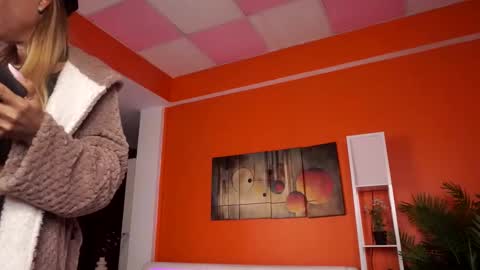 Nora online show from 02/01/26, 04:22