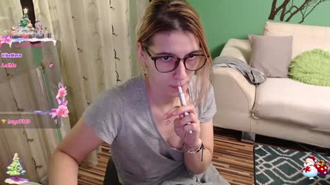 Snapshot of lovingfeetheels chatting on 12/18/24, 12:07 Antonia online show from 12/18/24, 12:07